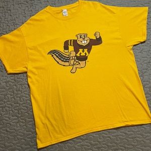 University of Minnesota- Gildan Heavy cotton- sz L